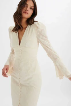 Lavish Alice Dresses<Lauren Fluted Sleeve Maxi Dress In Cream Floral Textured Chiffon