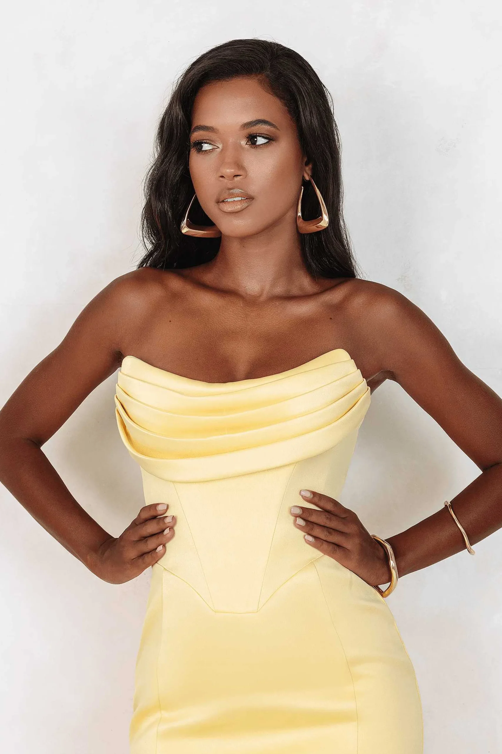 Lavish Alice Wedding Guest<Lucia Cowl Corset Satin Midi Dress In Yellow